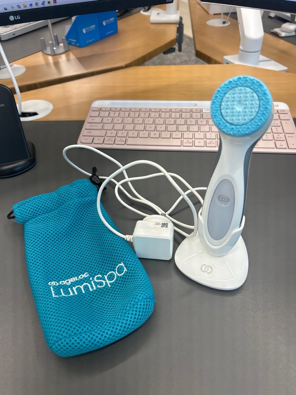 Nu Skin ageLOC LumiSpa Facial Cleansing Device - White/Blue